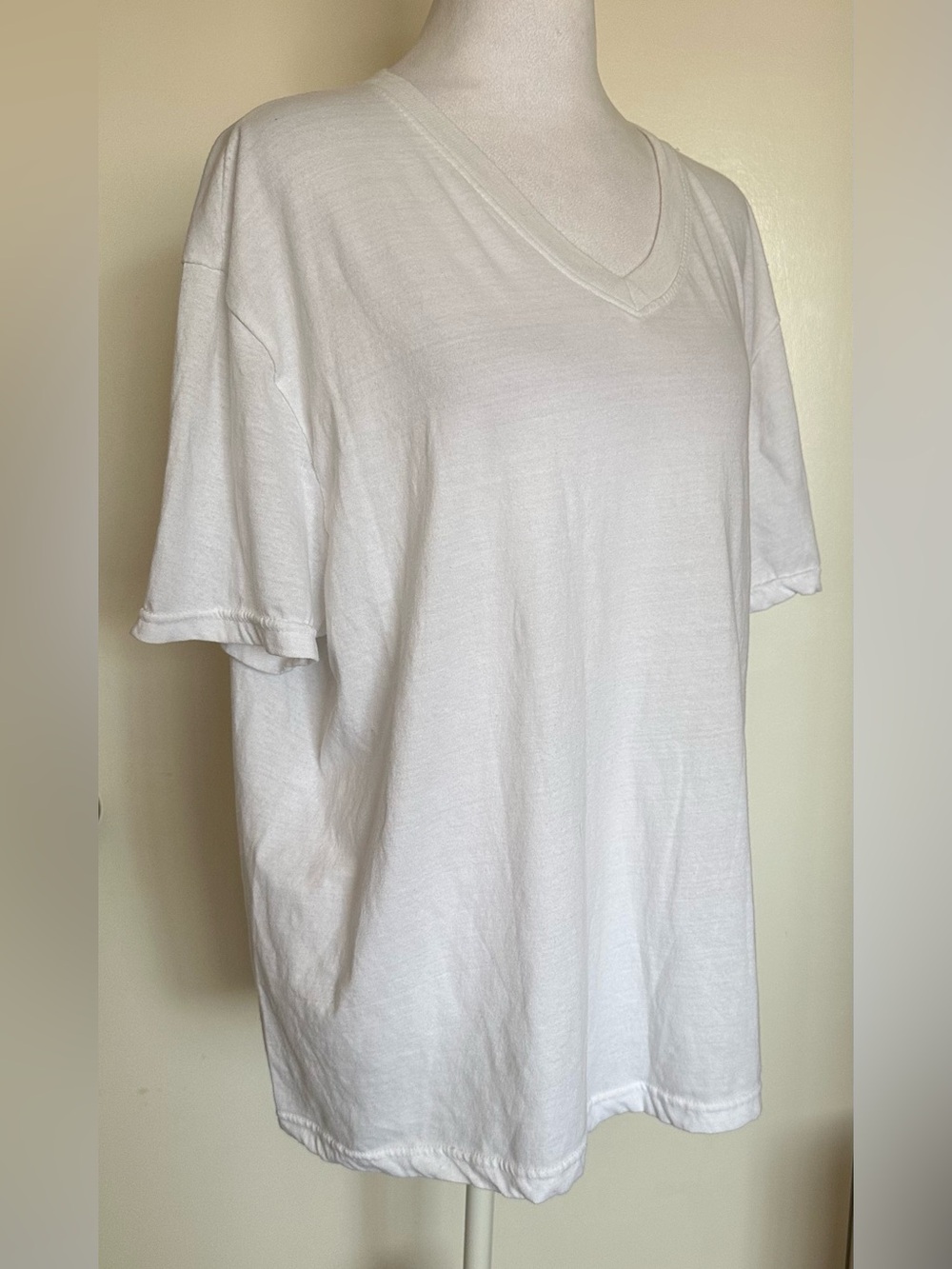 True Religion Women’s V-Neck Tee White Short Sleeve Pullover T-Shirt Sz XL Logo - Picture 6 of 10